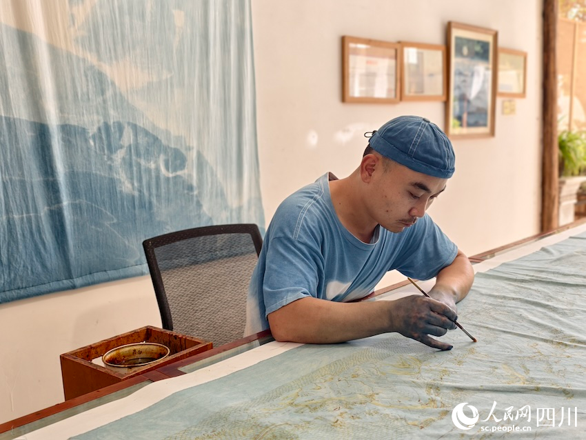 工坊让传统色变成流行色pg电子中国网站非遗(图4)